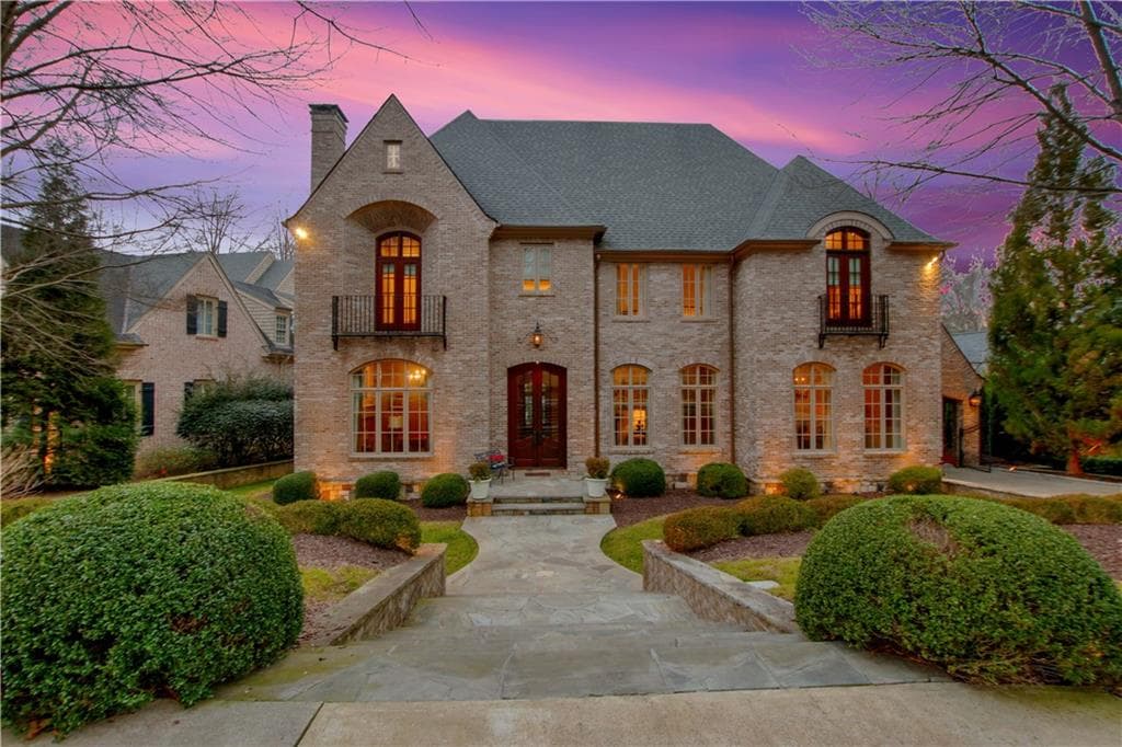 6 bedroom, 9 bathroom, 9,500 sq ft single family residence sold at 2640 Old Wesley Place, Atlanta, GA 30327