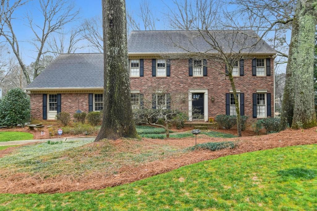 4 bedroom, 4 bathroom, 2,722 sq ft single family residence sold at 3010 Vinings Forest Way, Atlanta, GA 30339