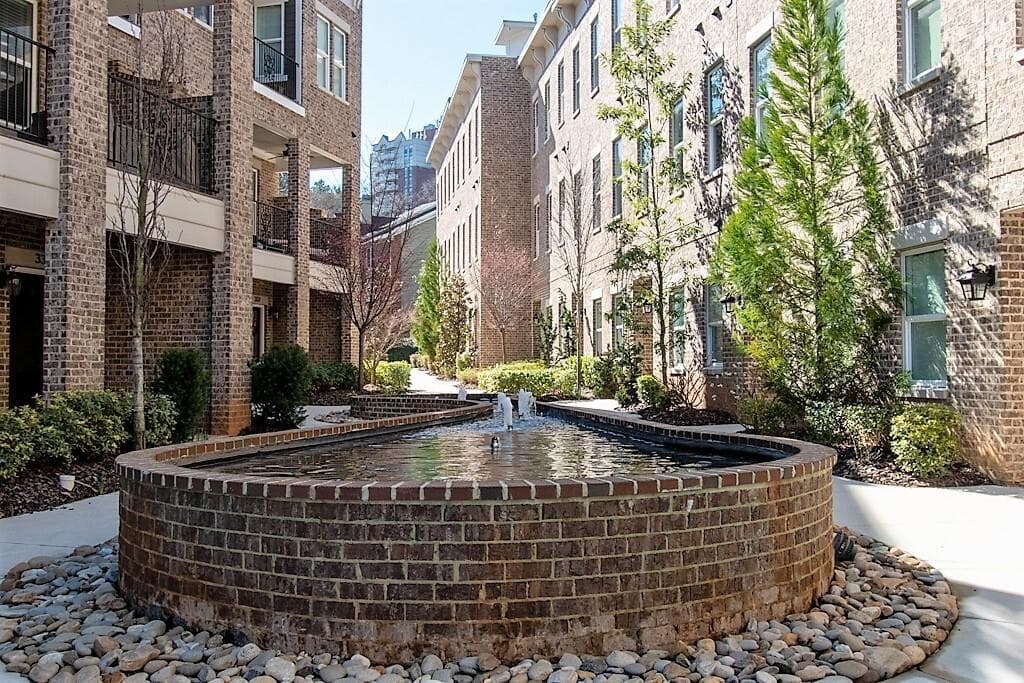 335 Brownstones Circle, Atlanta, GA 30312 — most recent listing photo