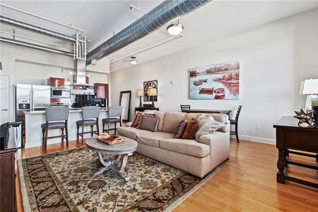 1 bedroom, 2 bathroom, 1,042 sq ft condominium sold at 3820 Roswell Road 915, Atlanta, GA 30342 — photo 1 of 1
