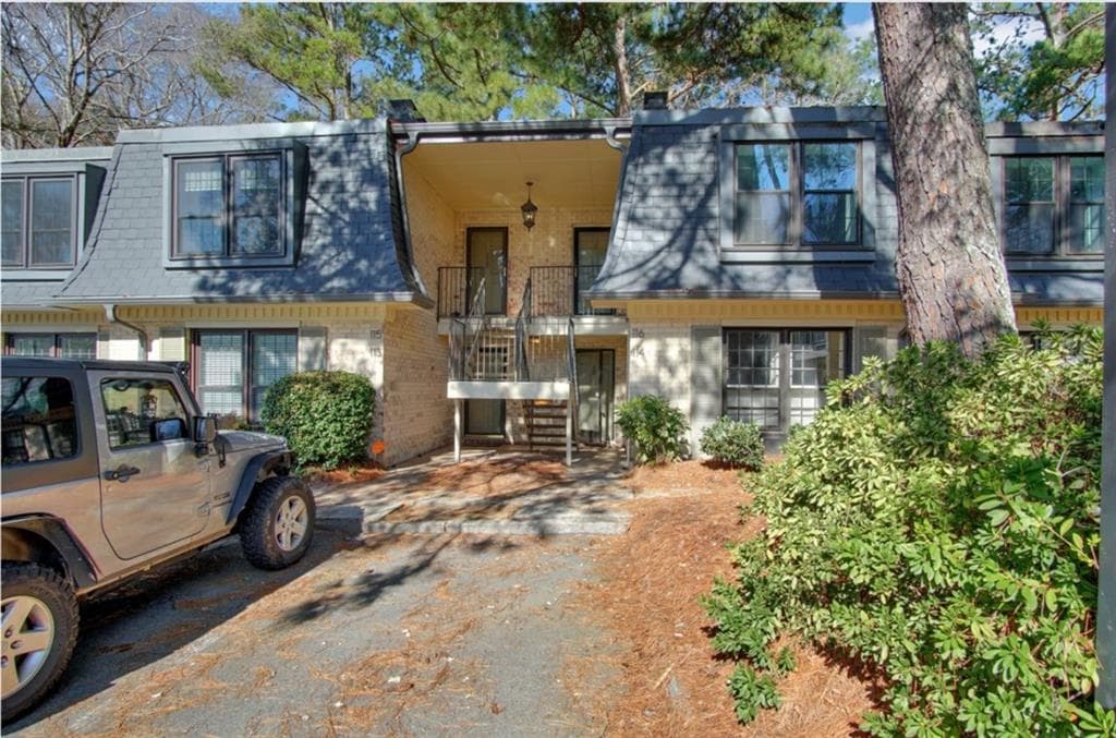 3 bedroom, 2 bathroom, 1,500 sq ft condominium sold at 116 Woodmere Square, Atlanta, GA 30327