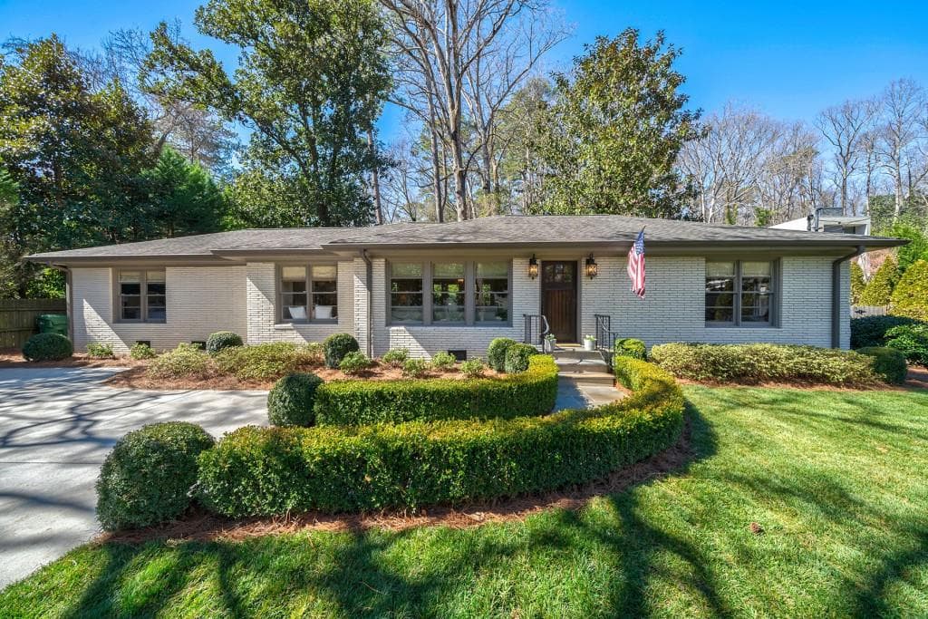 3 bedroom, 2 bathroom, 1,727 sq ft single family residence sold at 2550 Northside Drive, Atlanta, GA 30305