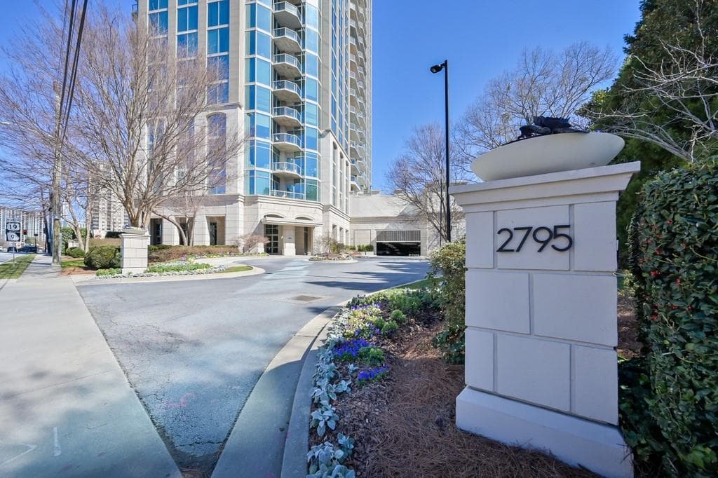 3 bedroom, 4 bathroom, 3,001 sq ft condominium sold at 2795 Peachtree Road 2603, Atlanta, GA 30305