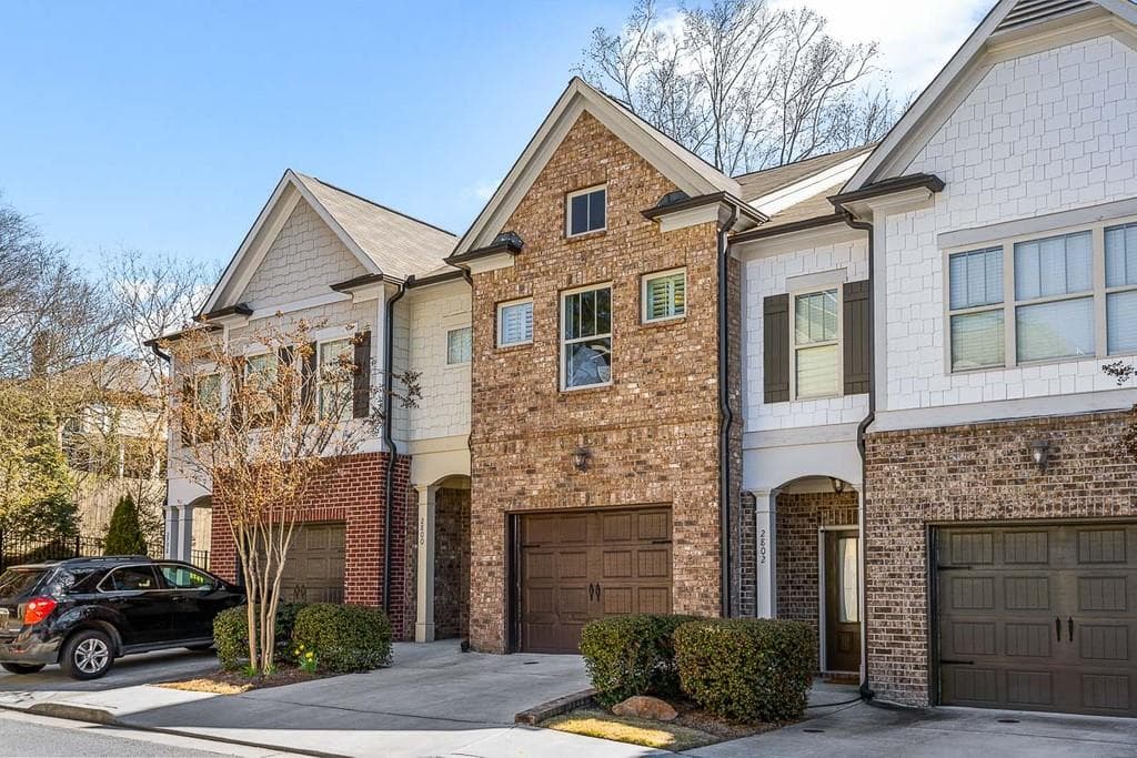 3 bedroom, 3 bathroom, 1,906 sq ft townhouse sold at 2800 Archway Lane, Atlanta, GA 30341