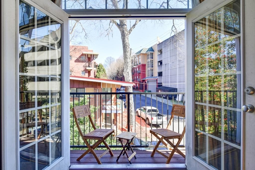 2 bedroom, 2 bathroom, 1,123 sq ft condominium sold at 1029 Piedmont Avenue 306, Atlanta, GA 30309