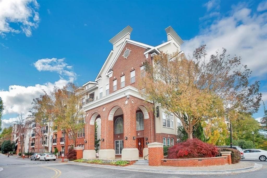 1 bedroom, 1 bathroom, 815 sq ft condominium sold at 1850 Cotillion Drive 1411, Dunwoody, GA 30338