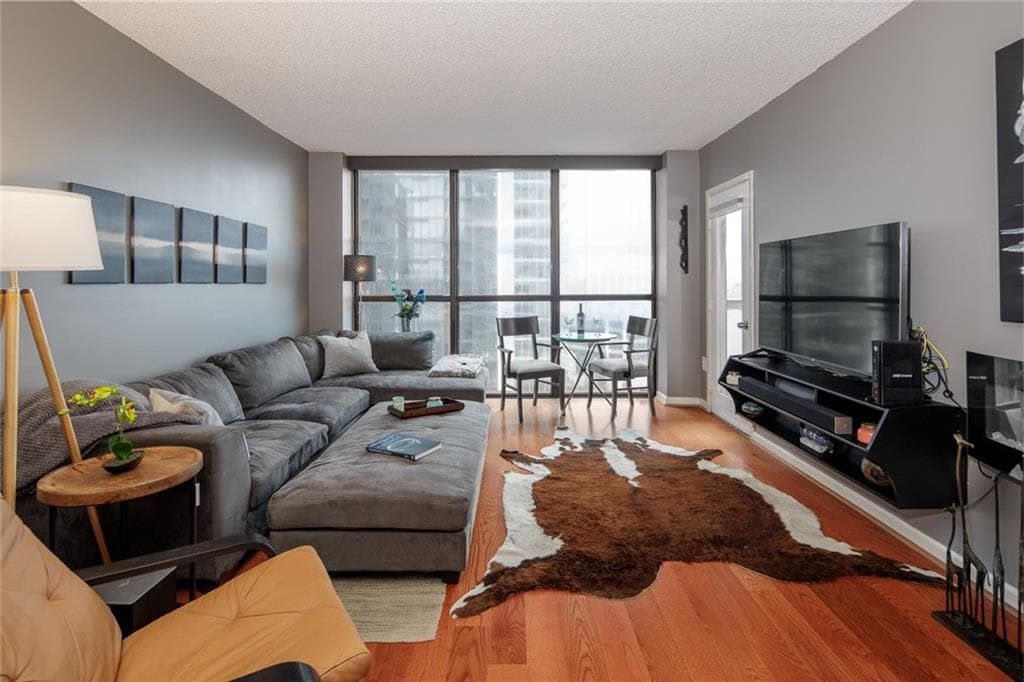 1 bedroom, 1 bathroom, 813 sq ft condominium sold at 1280 W Peachtree Street 1608, Atlanta, GA 30309