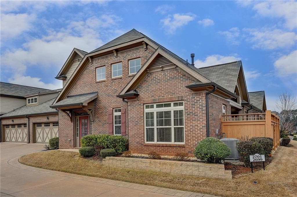3 bedroom, 3 bathroom, 2,343 sq ft condominium sold at 2699 Middlecreek Way, Cumming, GA 30041