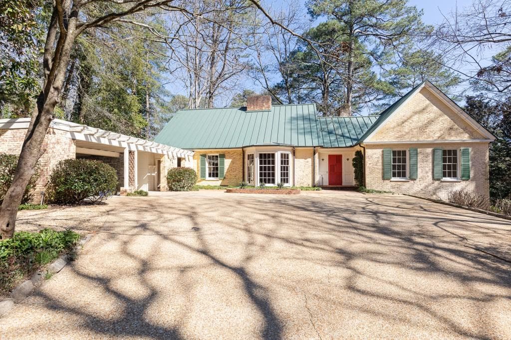 5 bedroom, 3 bathroom single family residence sold at 4061 Glen Devon Drive, Atlanta, GA 30327