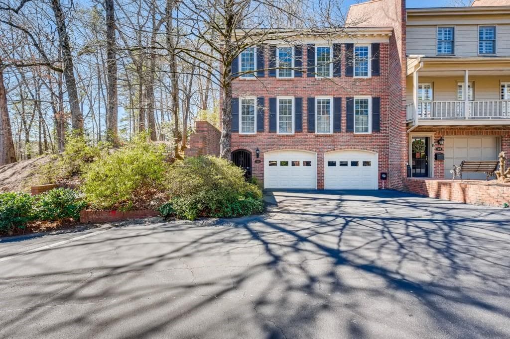 4 bedroom, 3 bathroom, 2,364 sq ft townhouse sold at 316 THE CHACE 316, Atlanta, GA 30328