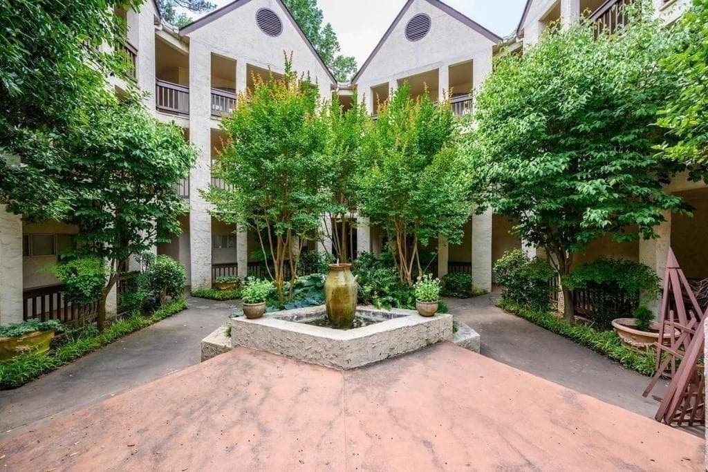 2 bedroom, 2 bathroom, 1,250 sq ft condominium sold at 466 SHERMAN Way, Decatur, GA 30033