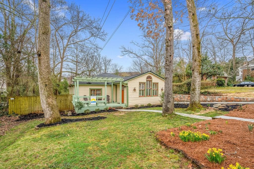 3 bedroom, 2 bathroom, 1,486 sq ft single family residence sold at 2665 Tupelo Street, Atlanta, GA 30317