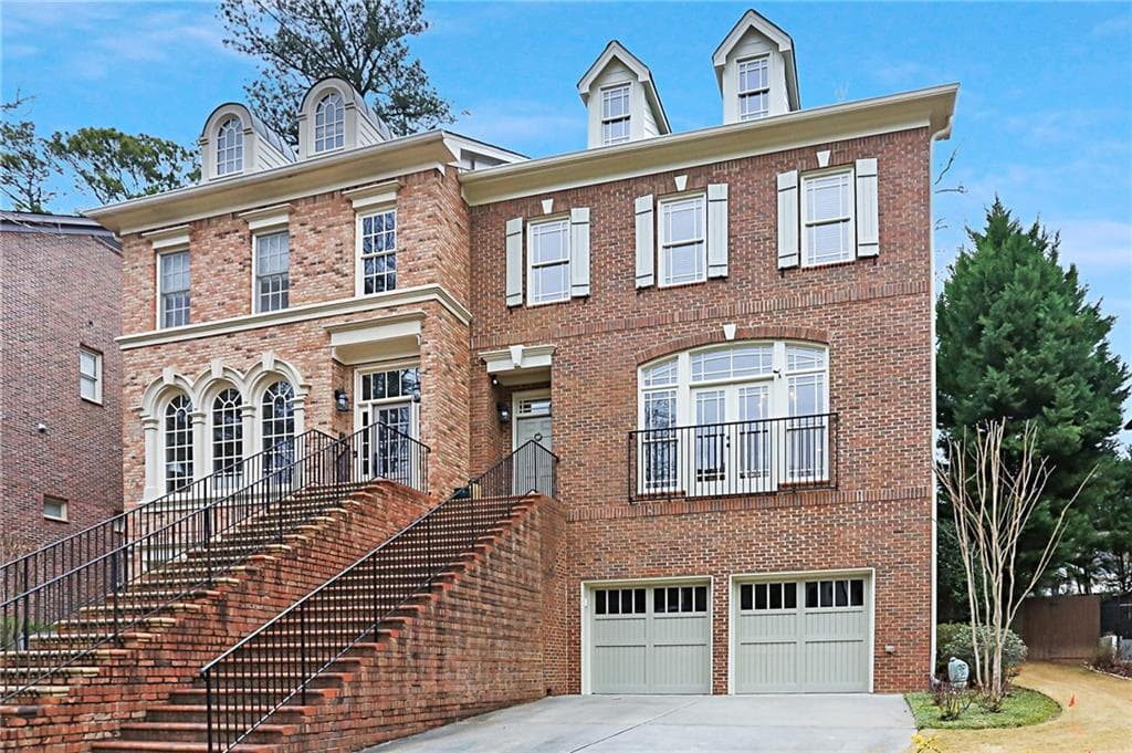 3 bedroom, 4 bathroom, 2,860 sq ft townhouse sold at 626 Timm Valley Road B, Atlanta, GA 30305