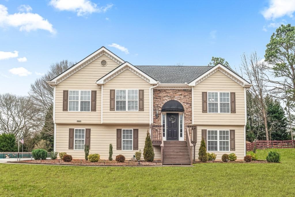 1060 Grayson Oaks Drive, Lawrenceville, GA 30045 — most recent listing photo