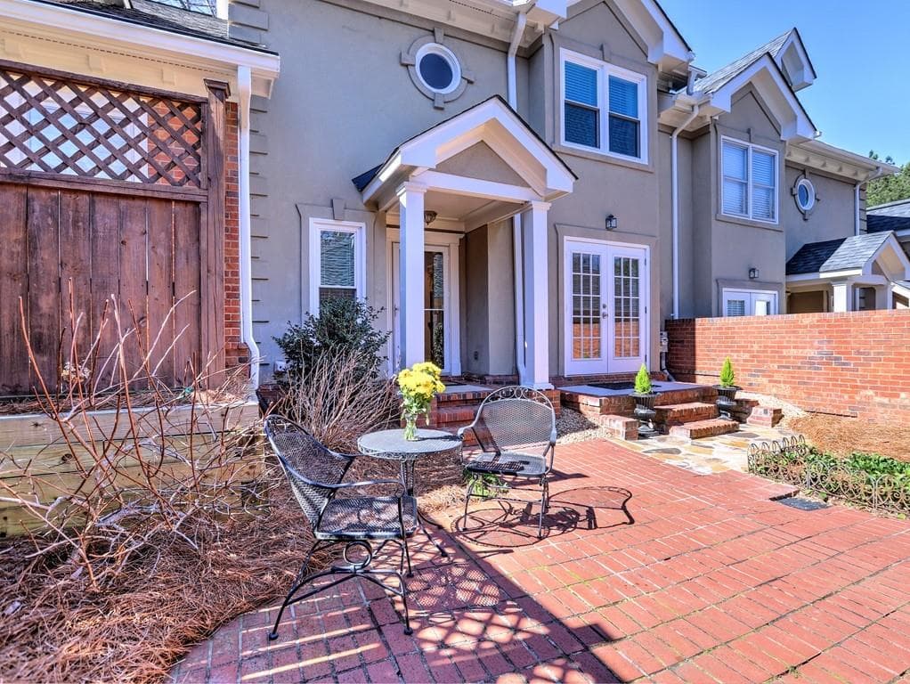 733 Olde Towne Lane, Marietta, GA 30068 — most recent listing photo