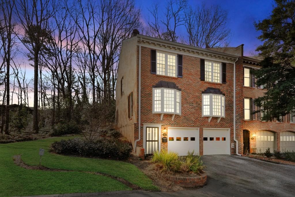 3 bedroom, 3 bathroom, 2,436 sq ft townhouse sold at 340 The Chace, Atlanta, GA 30328