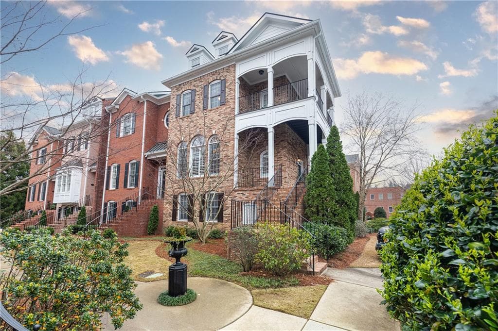 4 bedroom, 5 bathroom, 2,843 sq ft townhouse sold at 2587 Brookhaven Chase Lane, Brookhaven, GA 30319