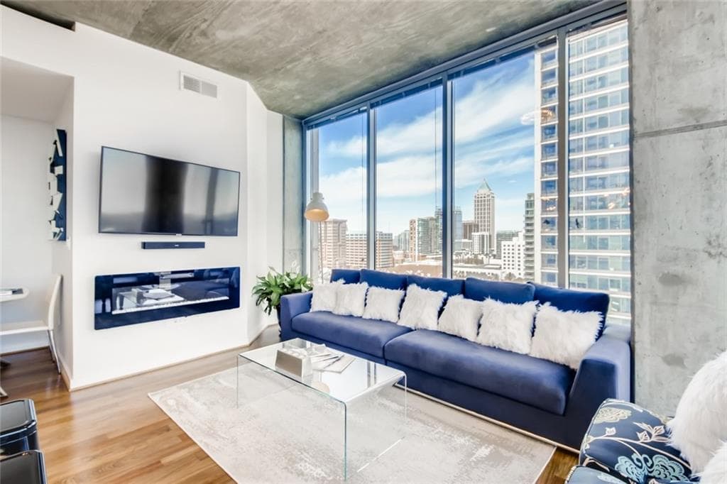 2 bedroom, 2 bathroom, 1,000 sq ft condominium sold at 855 Peachtree Street 1414, Atlanta, GA 30308