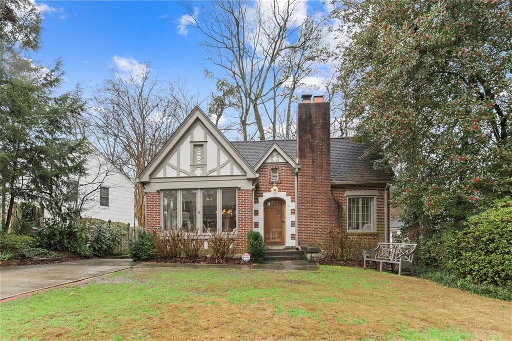 3 bedroom, 3 bathroom, 2,400 sq ft single family residence sold at 700 Wilson Road, Atlanta, GA 30318