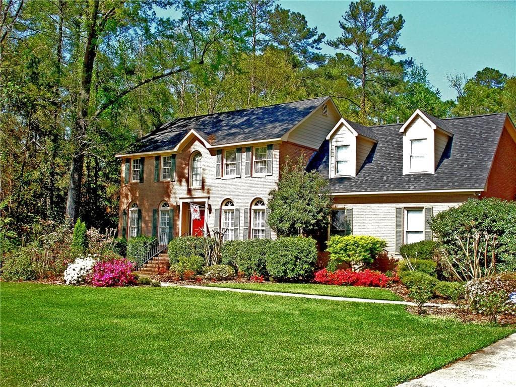 4 bedroom, 3 bathroom, 2,860 sq ft single family residence sold at 131 Ashford Park, Macon, GA 31210