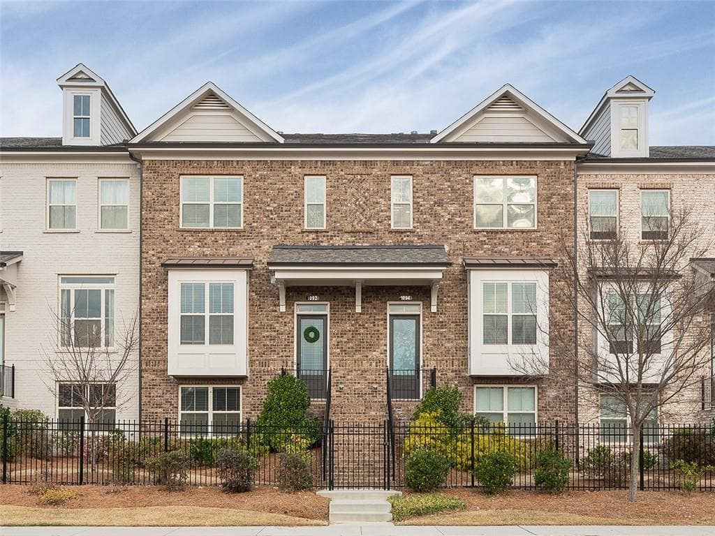 3 bedroom, 4 bathroom, 1,702 sq ft townhouse sold at 1094 Township Square, Alpharetta, GA 30022