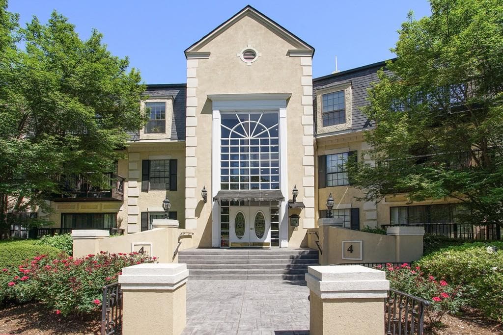 2 bedroom, 2 bathroom, 1,249 sq ft condominium sold at 4311 Pine Heights Drive, Atlanta, GA 30324