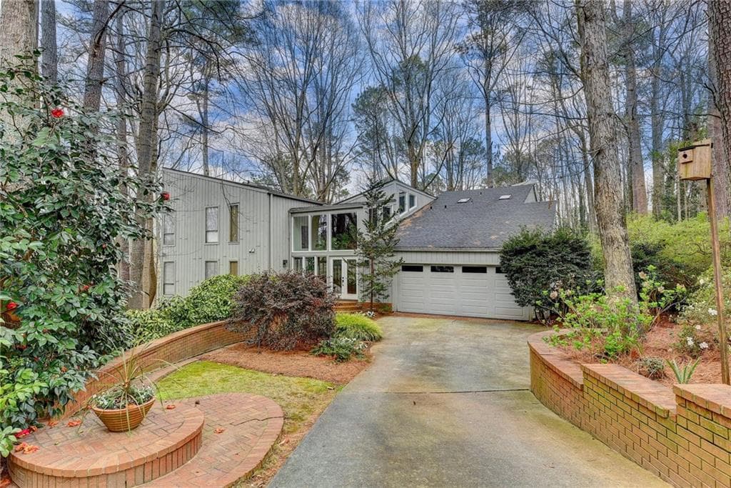 8955 Ridgemont Drive, Sandy Springs, GA 30350 — most recent listing photo