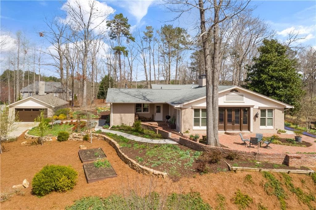 3 bedroom, 3 bathroom, 3,372 sq ft single family residence sold at 1040 Honor Run, Alpharetta, GA 30005