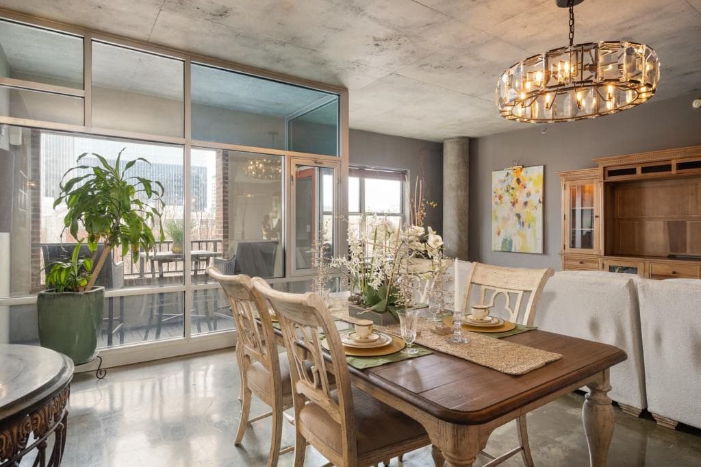 1 bedroom, 1 bathroom, 1,085 sq ft condominium sold at 845 Spring Street 424, Atlanta, GA 30308