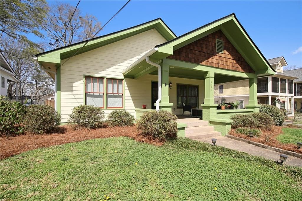 3 bedroom, 3 bathroom, 1,656 sq ft single family residence sold at 2300 Oakview Road, Atlanta, GA 30317