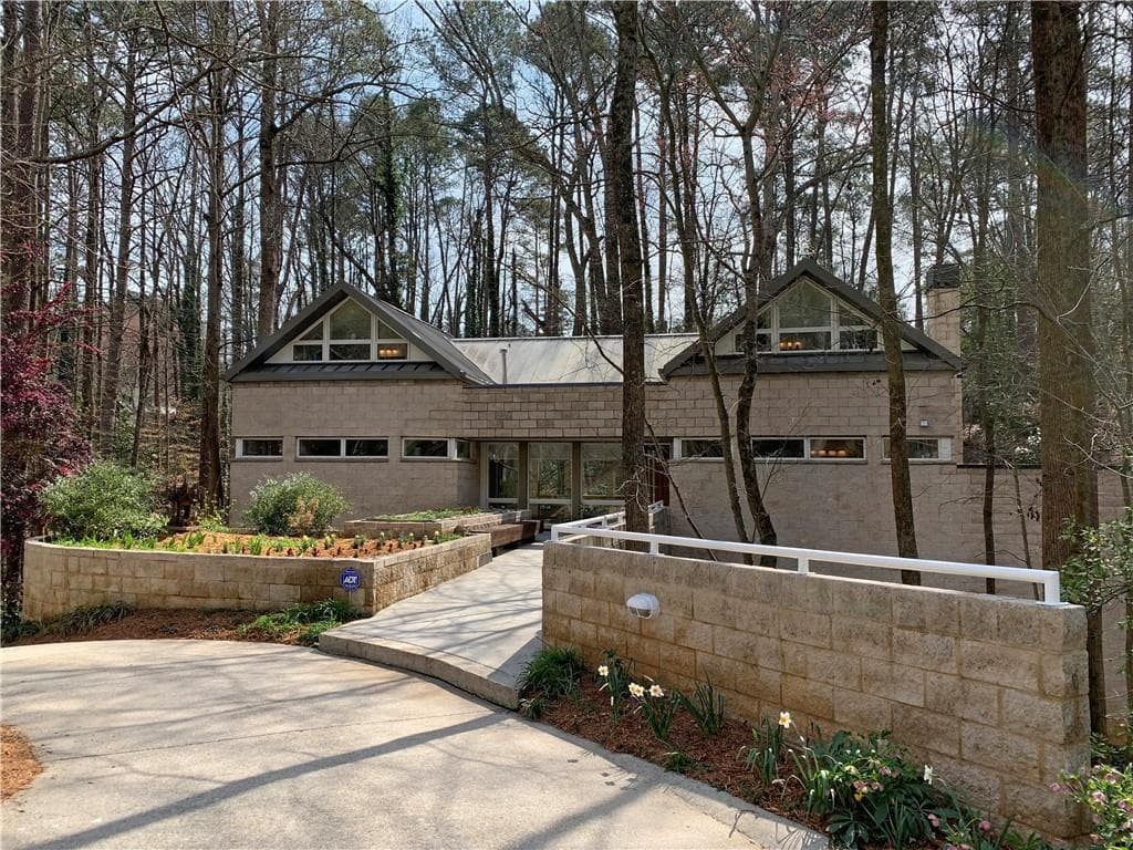 4 bedroom, 5 bathroom, 3,547 sq ft single family residence sold at 1141 BILTMORE Drive, Atlanta, GA 30329