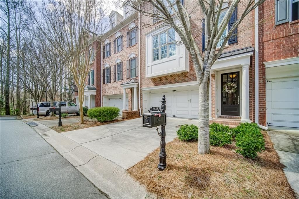 4 bedroom, 4 bathroom, 3,176 sq ft townhouse sold at 5505 Waters Edge Trail, Roswell, GA 30075