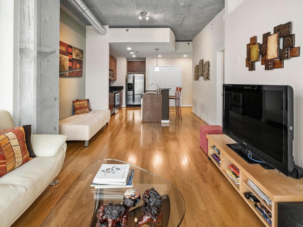 1 bedroom, 1 bathroom, 825 sq ft condominium sold at 250 Pharr Road 1107, Atlanta, GA 30305