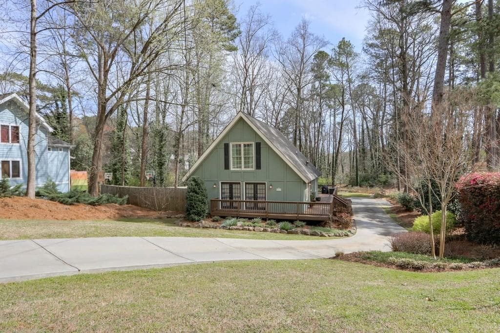 3 bedroom, 2 bathroom, 1,658 sq ft single family residence sold at 1987 Shalimar Drive, Atlanta, GA 30345