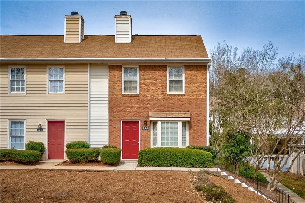 2 bedroom, 3 bathroom, 1,240 sq ft townhouse sold at 125 Old Ferry Way 125, Roswell, GA 30076