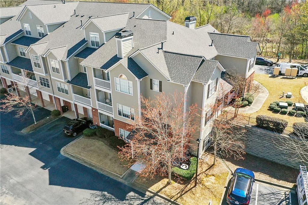 2 bedroom, 2 bathroom, 1,194 sq ft condominium sold at 2001 Woodland Lane, Alpharetta, GA 30009