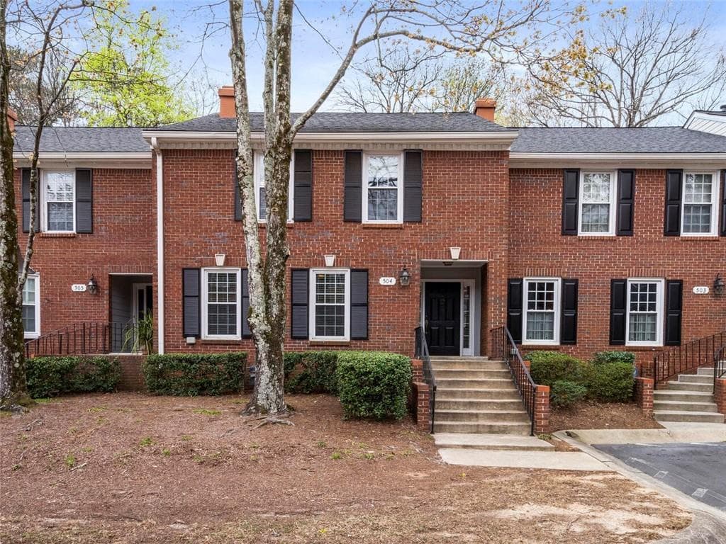 504 Dunwoody Chace, Sandy Springs, GA 30328 — most recent listing photo