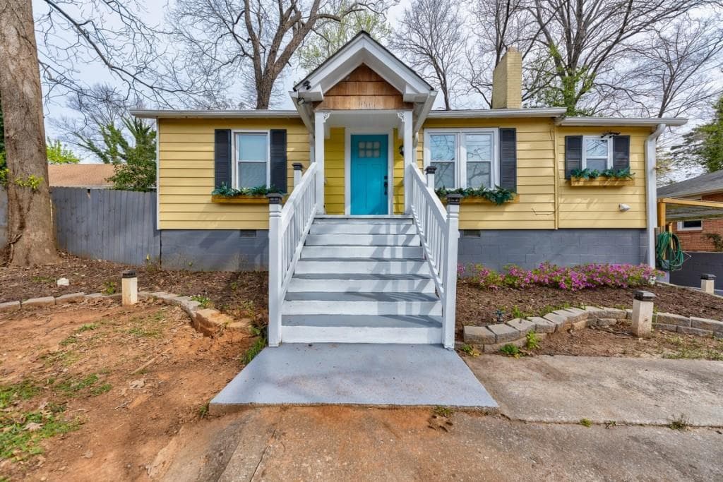 3 bedroom, 2 bathroom, 1,600 sq ft single family residence sold at 3492 Glenwood Road, Decatur, GA 30032