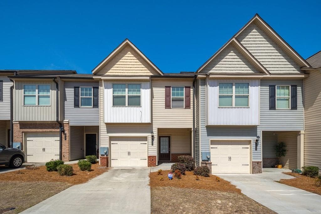 3 bedroom, 3 bathroom, 1,457 sq ft townhouse sold at 1735 Snapping Court, Winder, GA 30680