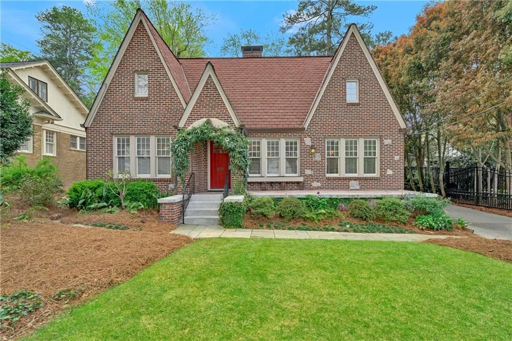 4 bedroom, 3 bathroom single family residence sold at 711 E Morningside Drive, Atlanta, GA 30324