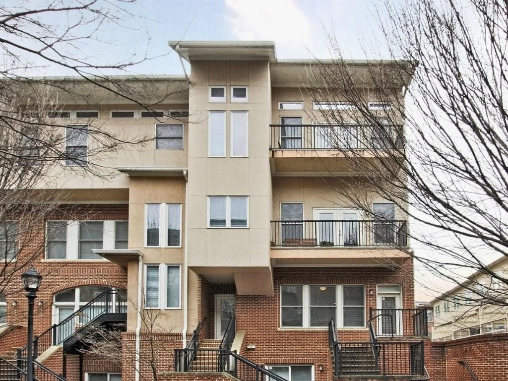 2 bedroom, 2 bathroom, 1,443 sq ft condominium sold at 745 Fountainhead Lane 111, Atlanta, GA 30324