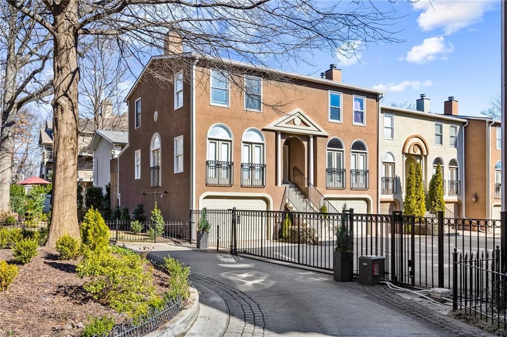 3 bedroom, 4 bathroom, 1,358 sq ft townhouse sold at 841 Piedmont Avenue A, Atlanta, GA 30308