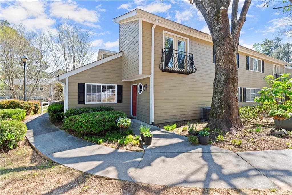 2 bedroom, 3 bathroom, 1,290 sq ft condominium sold at 1468 Briarwood Road 2008, Brookhaven, GA 30319