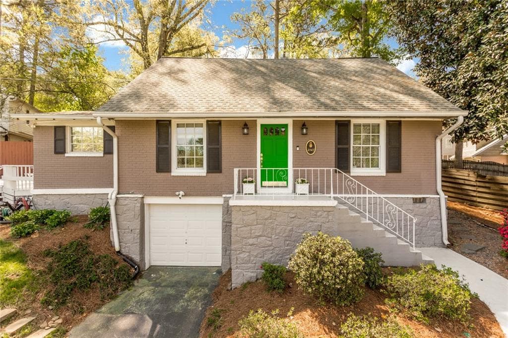 3 bedroom, 2 bathroom, 1,559 sq ft single family residence sold at 2767 Ridgemore Road, Atlanta, GA 30318