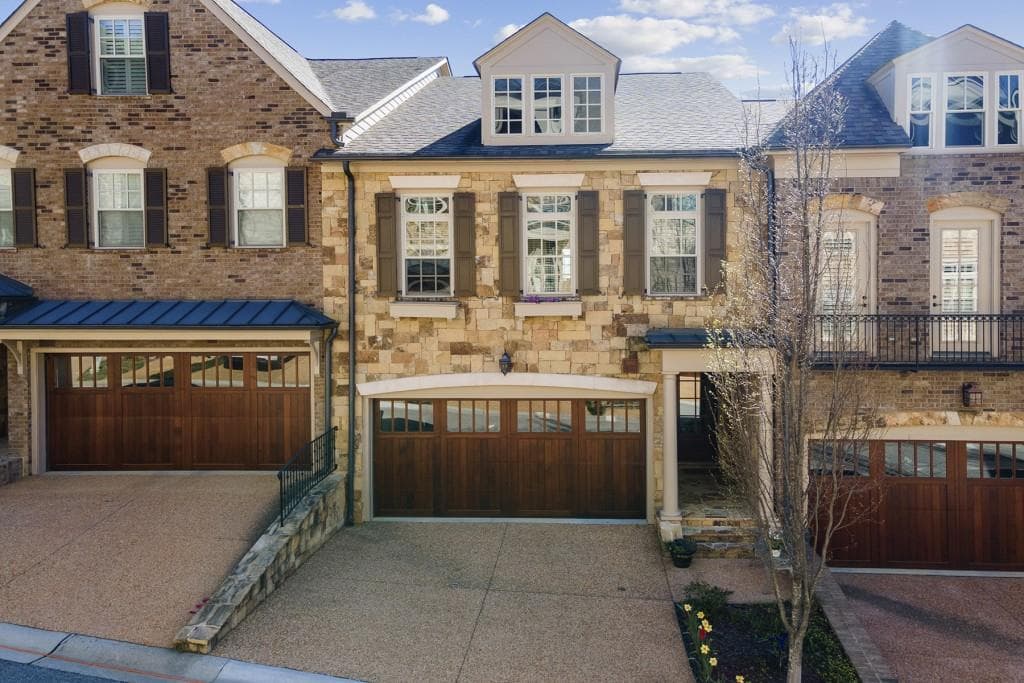 4 bedroom, 4 bathroom, 3,356 sq ft townhouse sold at 3855 Paces Lookout Drive 19, Atlanta, GA 30339
