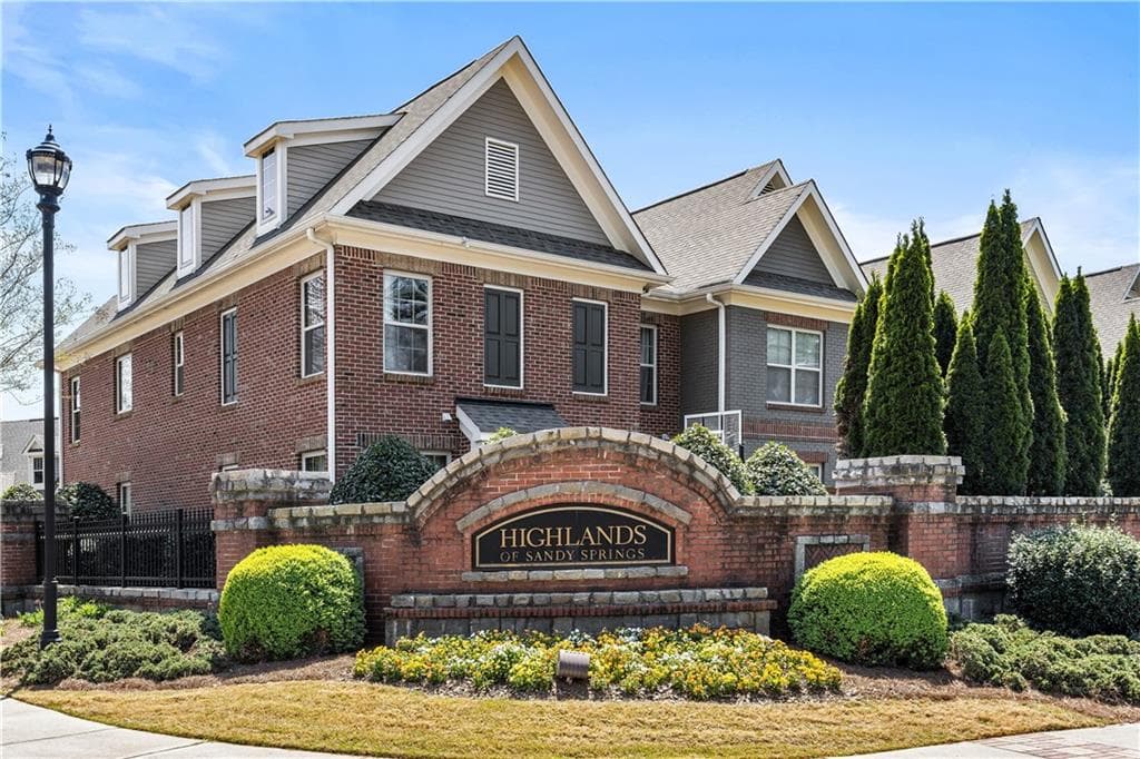 1 bedroom, 1 bathroom, 951 sq ft condominium sold at 7265 Glisten Avenue 113, Atlanta, GA 30328