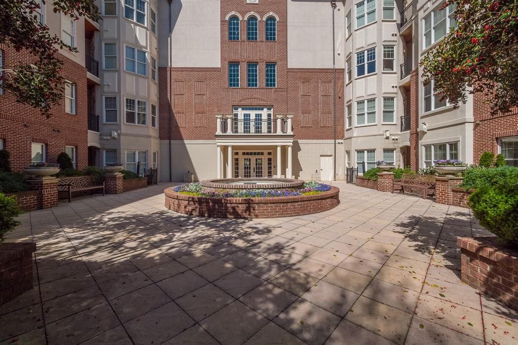 3 bedroom, 3 bathroom, 1,797 sq ft condominium sold at 3635 East Paces Circle 1404, Atlanta, GA 30326