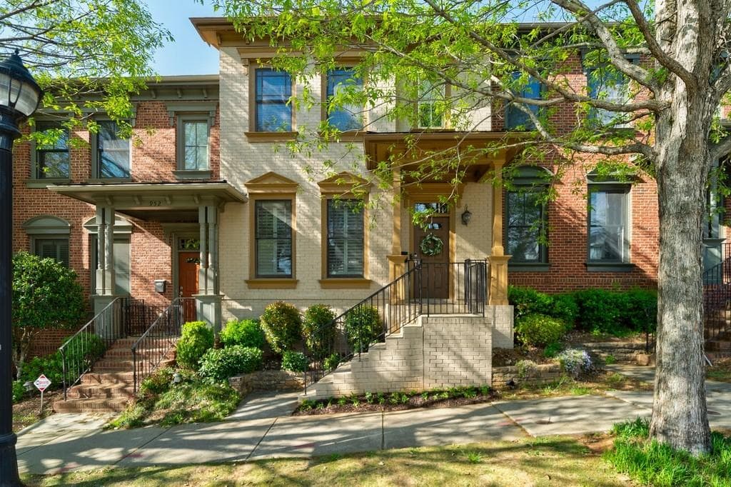 3 bedroom, 4 bathroom, 2,160 sq ft townhouse sold at 954 Glenwood Avenue F92, Atlanta, GA 30316
