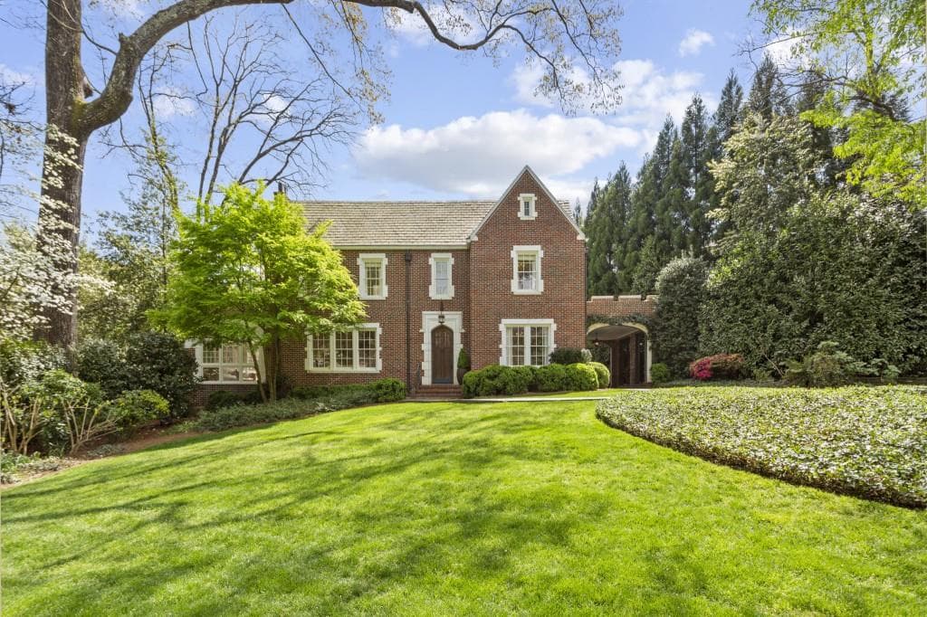 4 bedroom, 5 bathroom, 4,000 sq ft single family residence sold at 244 Peachtree Battle Avenue, Atlanta, GA 30305