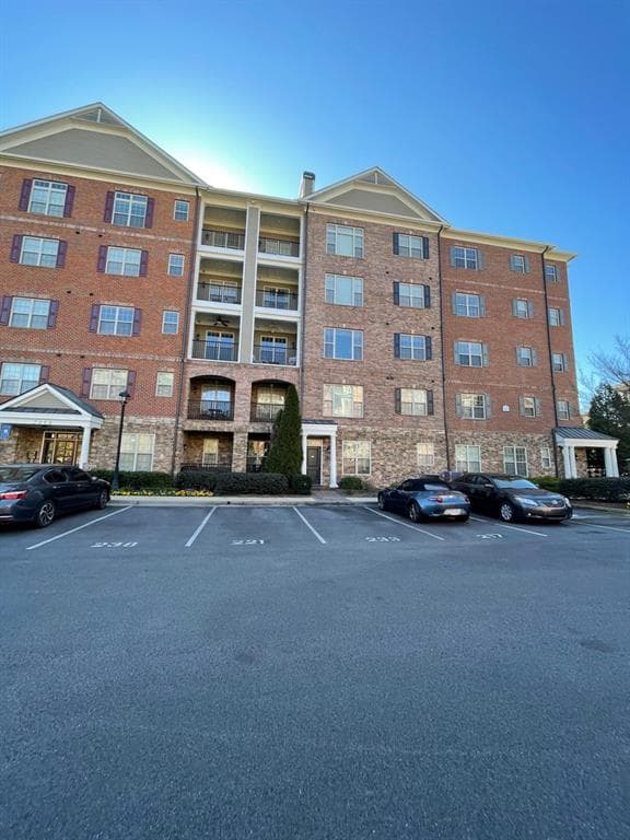 1 bedroom, 1 bathroom, 1,141 sq ft condominium sold at 2300 Peachford Road 2003, Dunwoody, GA 30338